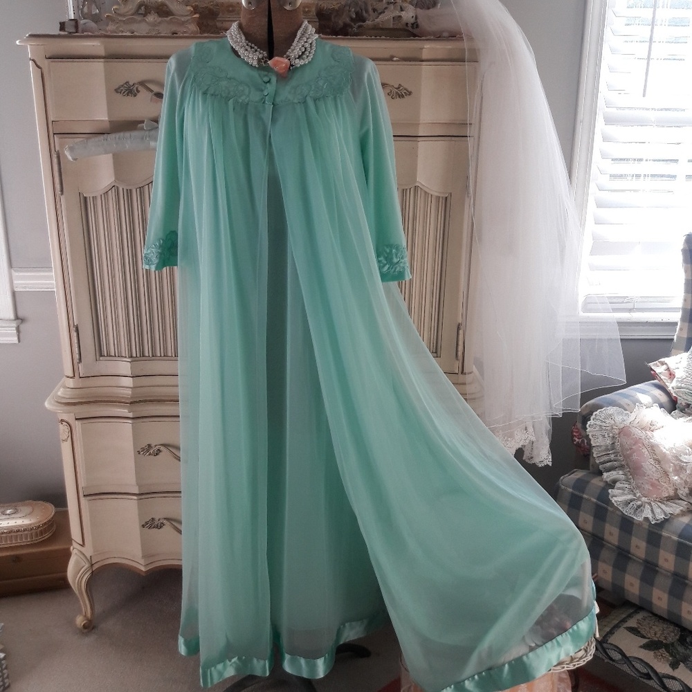 VTG "GOSSARD  ARTEMIS" PEIGNOIR ENSEMBLE!